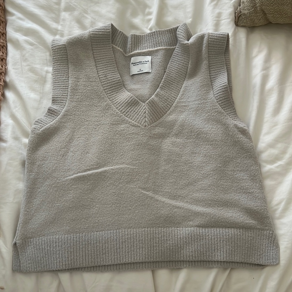 Abercrombie sweater vest